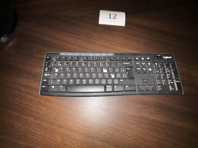 Lot div pc schermen + toetsenbord - afbeelding 2 van  13