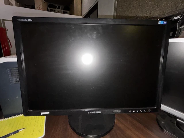 Lot div pc schermen + toetsenbord - afbeelding 8 van  13