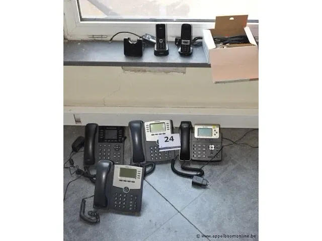 Lot div telefoontoestellen - afbeelding 1 van  3