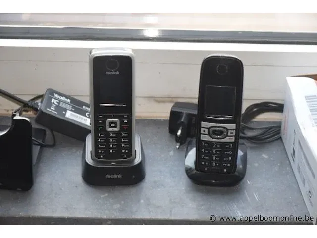 Lot div telefoontoestellen - afbeelding 3 van  3