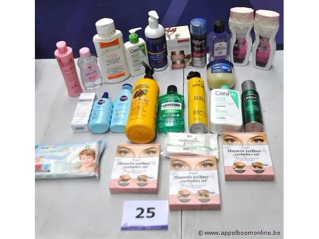 Lot div verzorgingsprodukten wo cleanser, enz - afbeelding 1 van  4