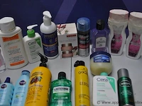 Lot div verzorgingsprodukten wo cleanser, enz - afbeelding 2 van  4
