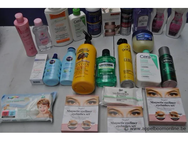 Lot div verzorgingsprodukten wo cleanser, enz - afbeelding 4 van  4