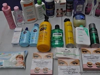 Lot div verzorgingsprodukten wo cleanser, enz - afbeelding 4 van  4