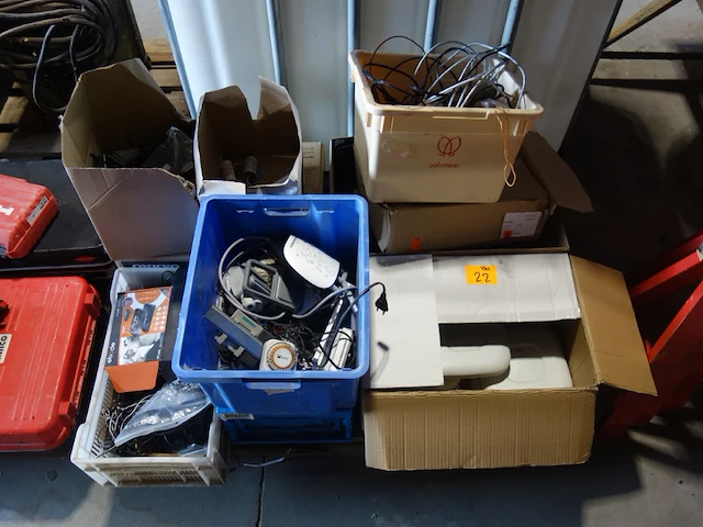 Lot divers elektronica - afbeelding 1 van  8