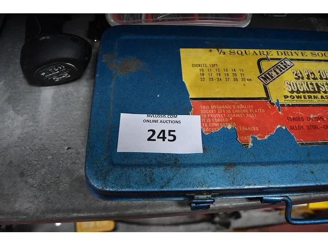 Lot divers gereedschap w.o. batterijboormachine, constructor, accu schroefmachine ikea, verlengkabels, dopsleutelset, schroeven en pluggen - afbeelding 2 van  8