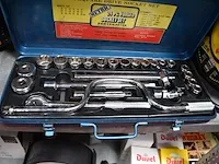 Lot divers gereedschap w.o. batterijboormachine, constructor, accu schroefmachine ikea, verlengkabels, dopsleutelset, schroeven en pluggen - afbeelding 4 van  8