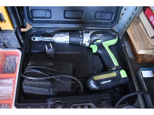 Lot divers gereedschap w.o. batterijboormachine, constructor, accu schroefmachine ikea, verlengkabels, dopsleutelset, schroeven en pluggen - afbeelding 5 van  8