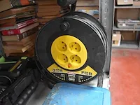 Lot divers gereedschap w.o. batterijboormachine, constructor, accu schroefmachine ikea, verlengkabels, dopsleutelset, schroeven en pluggen - afbeelding 6 van  8