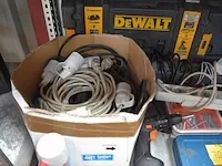Lot divers gereedschap w.o. batterijboormachine, constructor, accu schroefmachine ikea, verlengkabels, dopsleutelset, schroeven en pluggen - afbeelding 8 van  8
