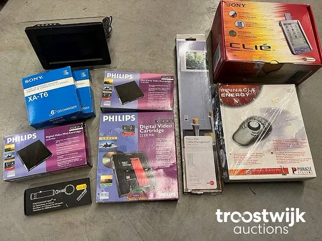 Lot divers video en audiomateriaal - afbeelding 1 van  6