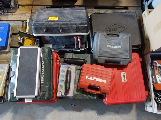 Lot divers werkmateriaal - afbeelding 1 van  9