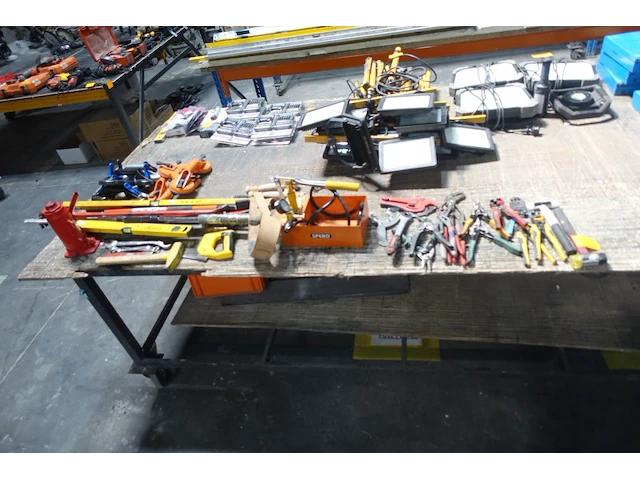 Lot divers werkmateriaal - afbeelding 1 van  4