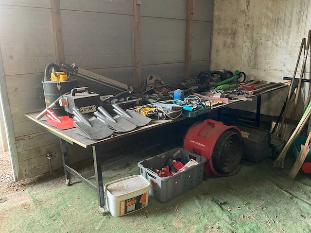 Lot divers werkmatriaal - afbeelding 1 van  23