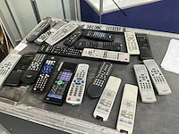 Lot diverse afstandsbedieningen wo pioneer, sony, philips