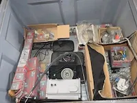 Lot diverse autoonderdelen, wo. spiegels, zonder de pvc bak - afbeelding 2 van  5