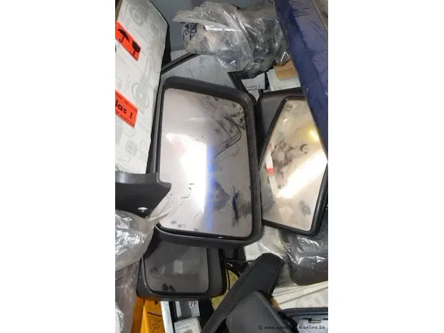 Lot diverse autoonderdelen, wo. spiegels, zonder de pvc bak - afbeelding 3 van  5