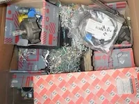Lot diverse autoonderdelen, wo. spiegels, zonder de pvc bak - afbeelding 5 van  5