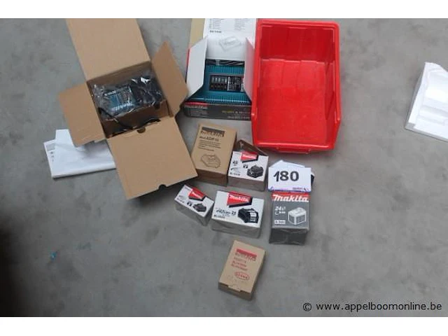 Lot diverse batterijen/opladers makita - afbeelding 1 van  3