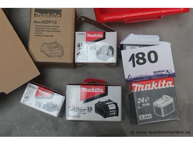 Lot diverse batterijen/opladers makita - afbeelding 2 van  3