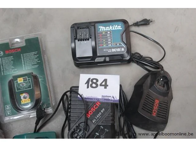 Lot diverse batterijen/opladers wo. bosch, makita, hitachi - afbeelding 3 van  4