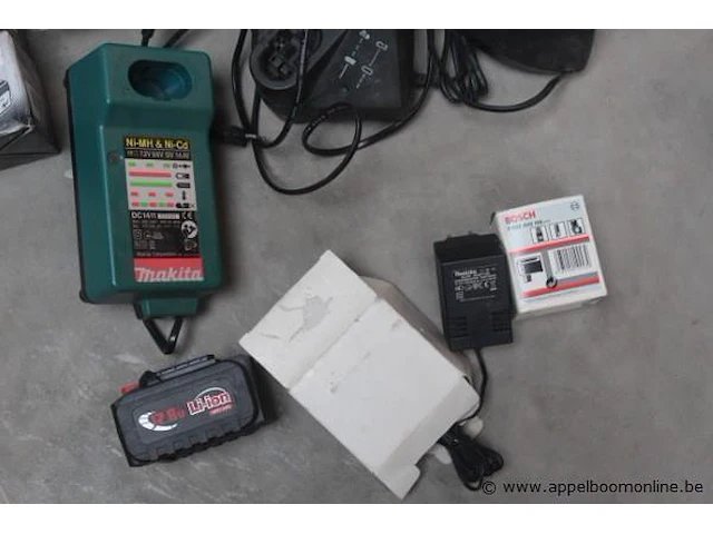 Lot diverse batterijen/opladers wo. bosch, makita, hitachi - afbeelding 4 van  4