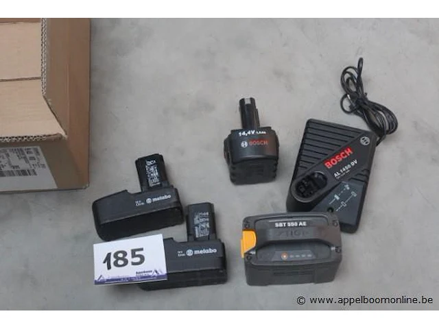 Lot diverse batterijen/opladers wo. metabo, bosch, stiga - afbeelding 1 van  4