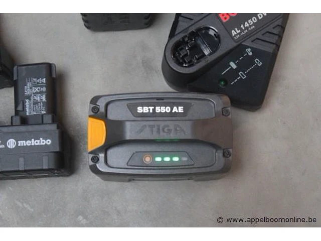 Lot diverse batterijen/opladers wo. metabo, bosch, stiga - afbeelding 2 van  4