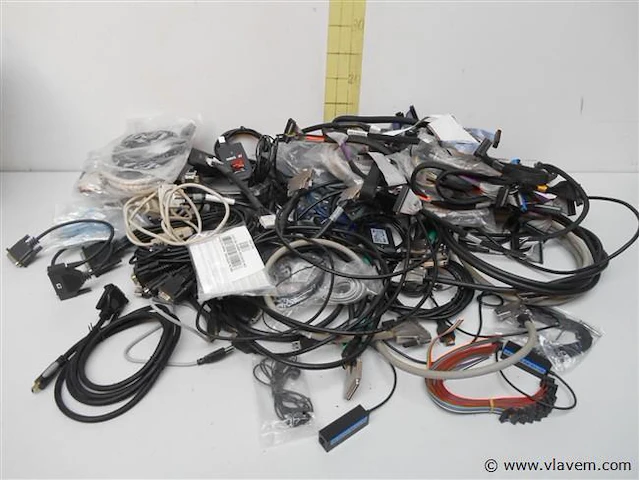 Lot diverse computerkabels en toebehoren - afbeelding 1 van  1
