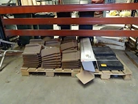Lot diverse dakpannen - afbeelding 1 van  7