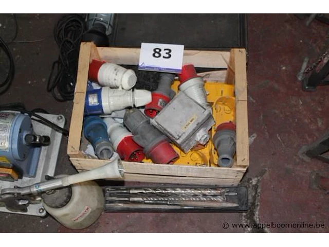 Lot diverse elektratoebehoren - afbeelding 1 van  2