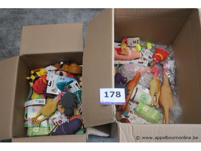 Lot diverse hondenspeeltjes - afbeelding 1 van  3