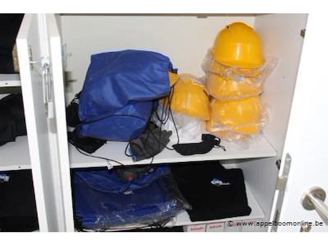 Lot diverse kledingstukken - afbeelding 2 van  3