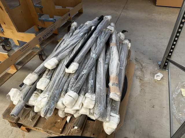 Lot diverse metalen onderstellen - afbeelding 3 van  3