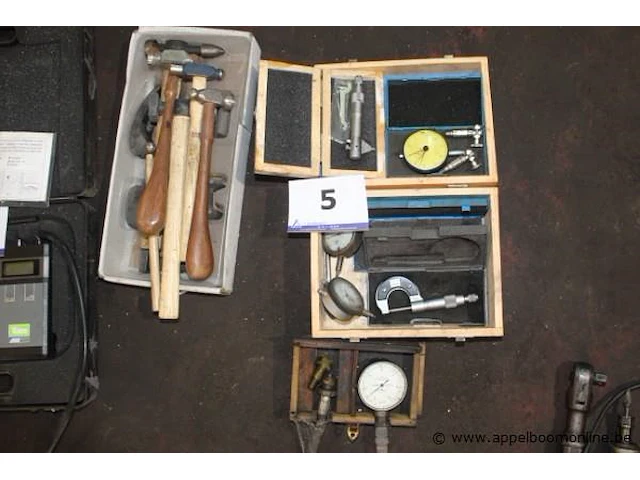 Lot diverse micrometers plus hamers - afbeelding 1 van  4