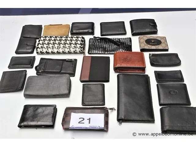 Lot diverse portefeuilles - afbeelding 1 van  3
