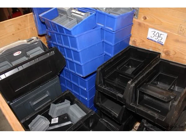 Lot diverse pvc bakjes - afbeelding 1 van  3