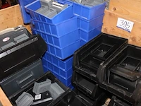 Lot diverse pvc bakjes - afbeelding 1 van  3