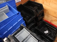 Lot diverse pvc bakjes - afbeelding 2 van  3