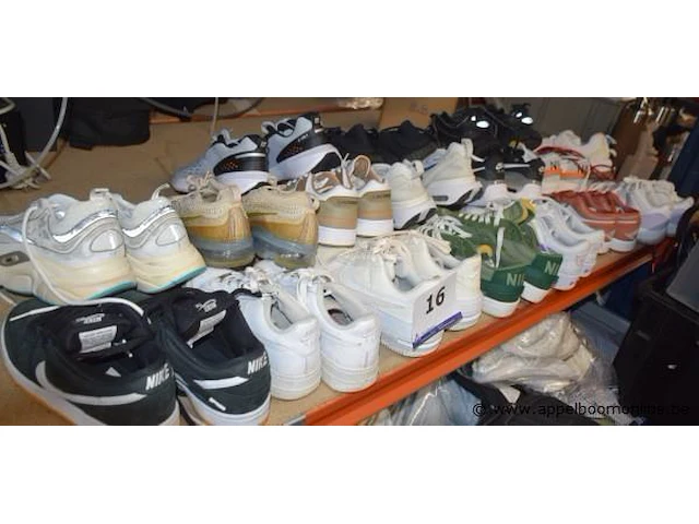 Lot diverse schoenen - afbeelding 1 van  4
