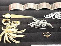 Lot diverse sierraden wo broches, armbanden enz - afbeelding 2 van  3