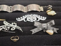 Lot diverse sierraden wo broches, armbanden enz - afbeelding 3 van  3