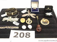 Lot diverse sierraden wo broches, armbanden enz - afbeelding 1 van  3
