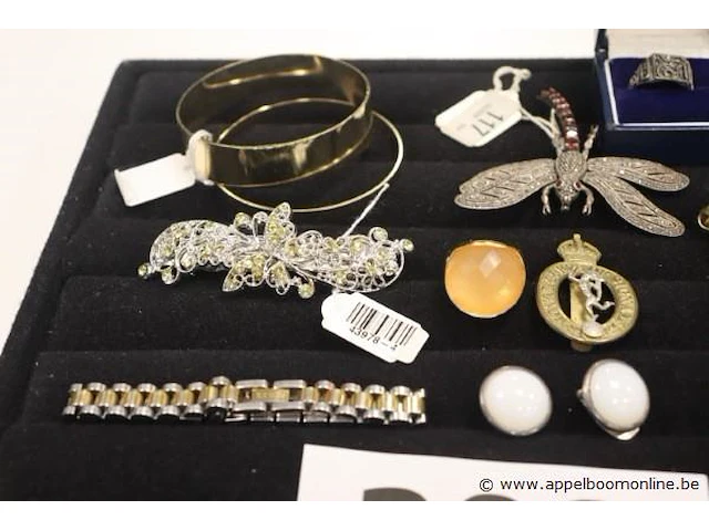 Lot diverse sierraden wo broches, armbanden enz - afbeelding 2 van  3