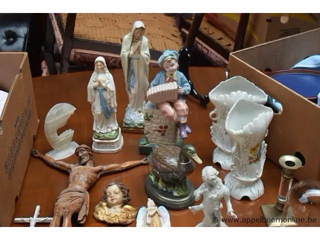 Lot diverse siervoorwerpen, wo religeuze beeldjes - afbeelding 2 van  3