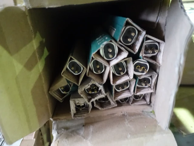 Lot diverse tl verlichting - afbeelding 18 van  18