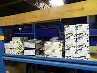 Lot diverse toebehoren elektronica niko - afbeelding 1 van  12