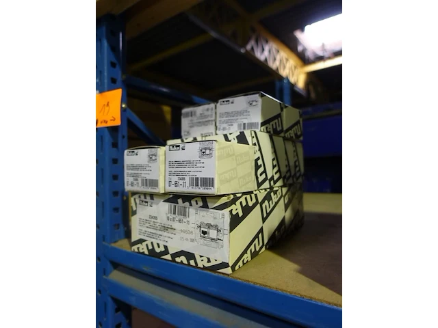 Lot diverse toebehoren elektronica niko - afbeelding 6 van  12