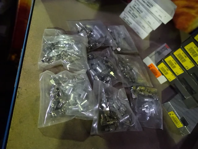 Lot diverse toebehoren elektronica - afbeelding 16 van  26