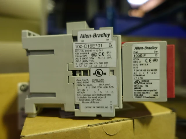 Lot diverse toebehoren elektronica - afbeelding 9 van  21